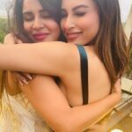 Mouni Roy Instagram - Seeing each other, hearing each other’s annoying voices, eating and dancing together make us very happyyyyy! @w_goa @rohiniyer thank you for making it happen 🤩 @spicetraders_w @sylviagoa @rockpoolgoa @woobar_wgoa @awayspagoa @tanveerkwatra @natsravi @rockpoolgoa W GOA