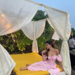 Mouni Roy Instagram - Thank you @w_goa for the warmest welcome; it’s all love, all Shakespeare ♥️ @parineetasethi @globalspa_mag #wgoa #whotels #wescapes #bonvoy W GOA