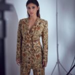 Mouni Roy Instagram - loves a printed pansuit 😎 __________________________________________________ Magazine: @cineblitzofficial Produced by: @maximus_collabs_ Photographer: @kadamajay Stylist: @shnoy09 Make-up: @mukeshpatilmakeup Hair: @hairbytabassum Outfit: @houseofneetalulla Artist Reputation Management: @media.raindrop