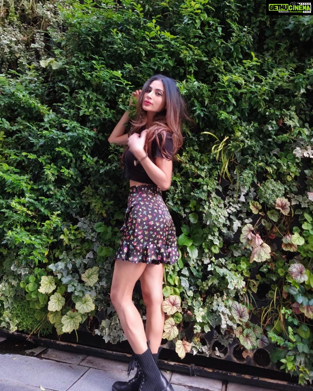 Mouni Roy Instagram - ‘T was a beautiful day x London, United Kingdom