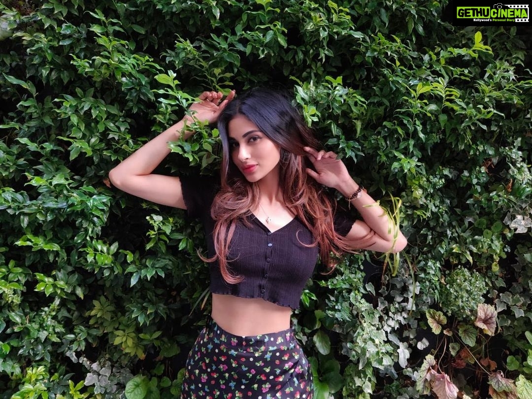 Mouni Roy Instagram - Secret garden 🪴 #throwback