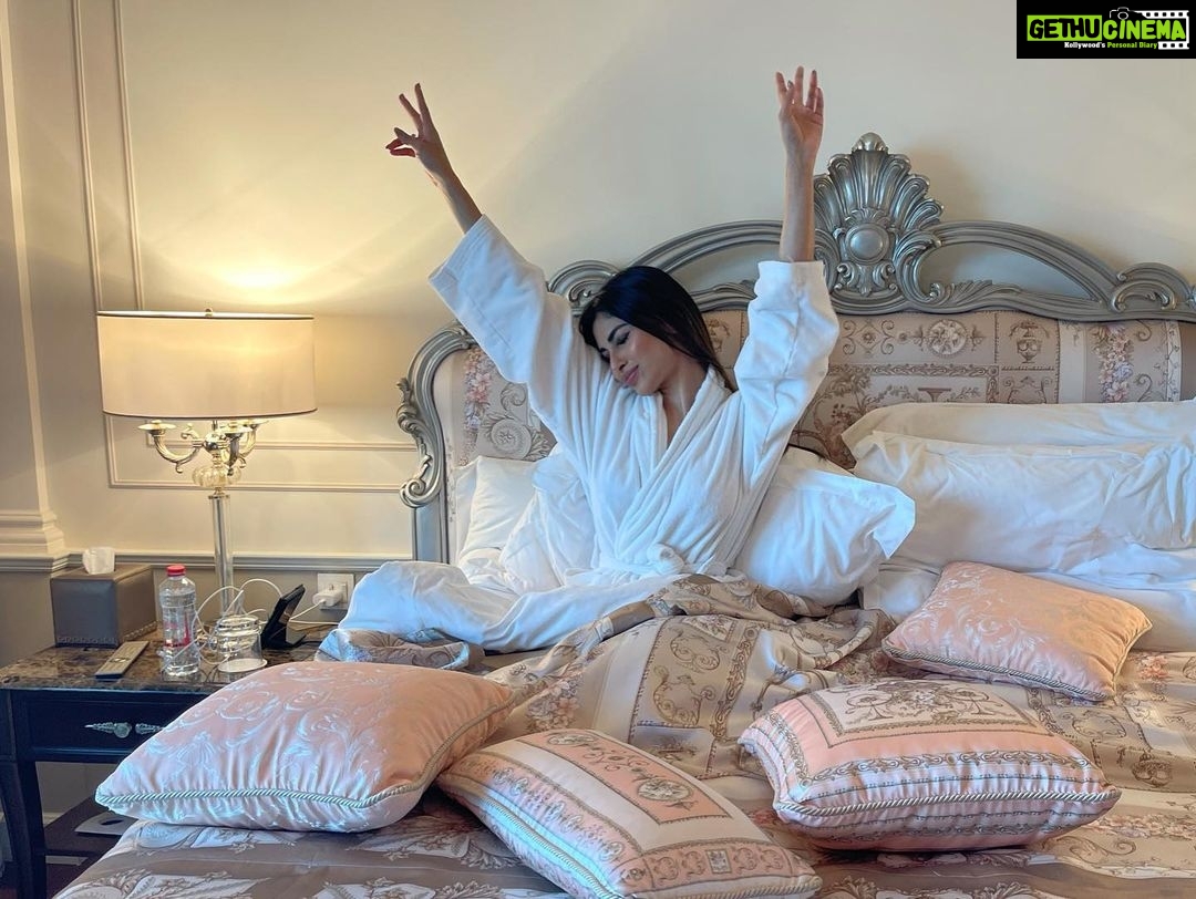 Mouni Roy Instagram - Wake up make up work chill ✌🏻 • • • • @palazzoversacedubai Dubai, United Arab Emiratesدبي
