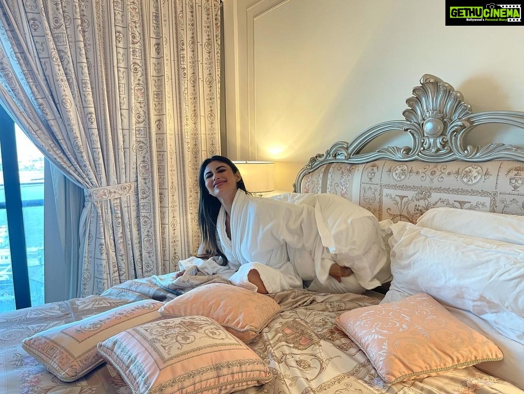 Mouni Roy Instagram - Wake up make up work chill ✌🏻 • • • • @palazzoversacedubai Dubai, United Arab Emiratesدبي