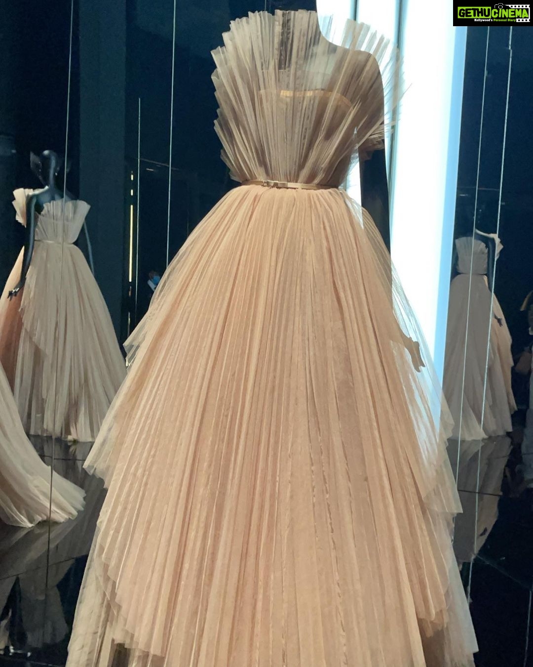 Mouni Roy Instagram - @dior 🤍 Of elevators & D dreams x Dior