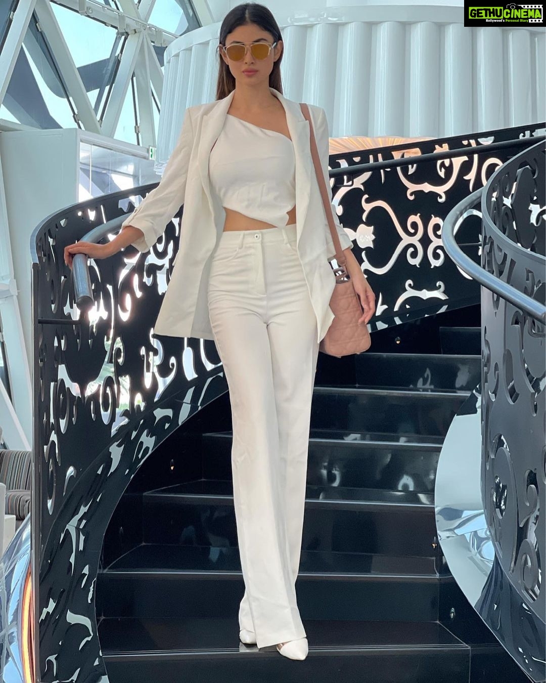 Mouni Roy Instagram - @dior 🤍 Of elevators & D dreams x Dior