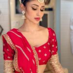 Mouni Roy Instagram - Had a wonderful time performing at the 52nd #iffi last night ♥️🕺 Outfit by @anusoru @nidhikurda Curated by @hairgaragebynatasha Love by my @trishilagoculdas