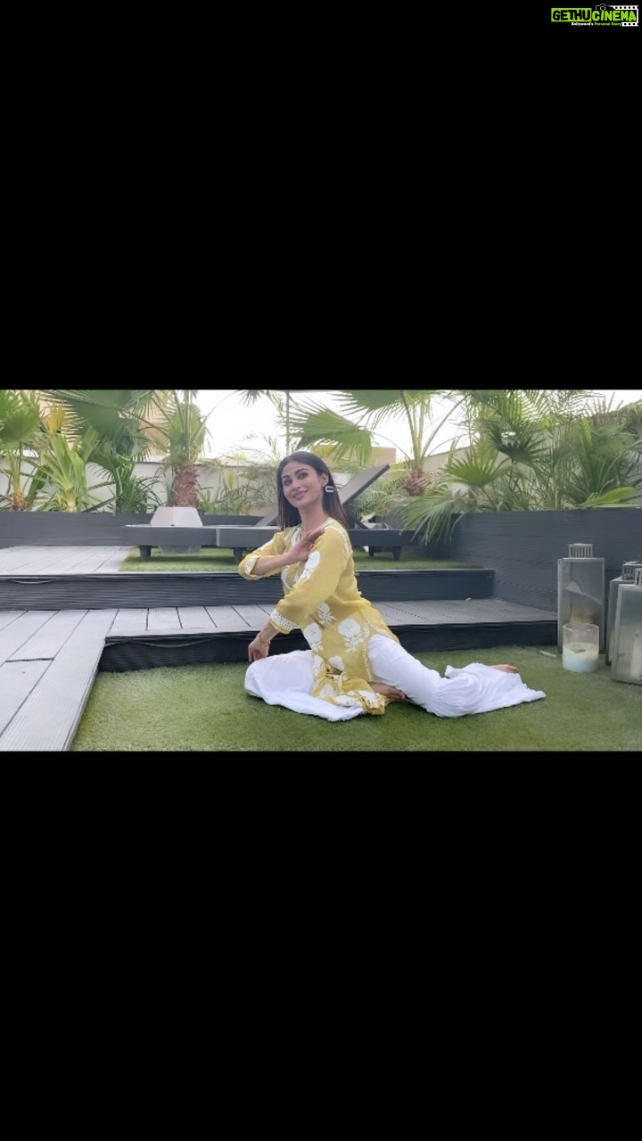 Mouni Roy Instagram - #mood 🔅🔱 ॐ नम: शिवाय 🔱🔅