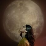 Mouni Roy Instagram - Heart hung like the moon.. 🌙