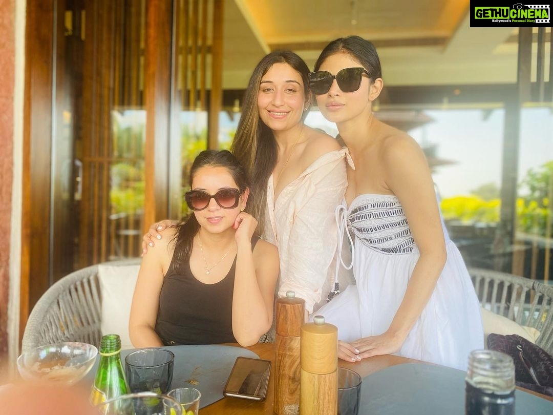 Mouni Roy Instagram - Arthos Porthos Aramir 🤩❤️ 🌹 Goa, India