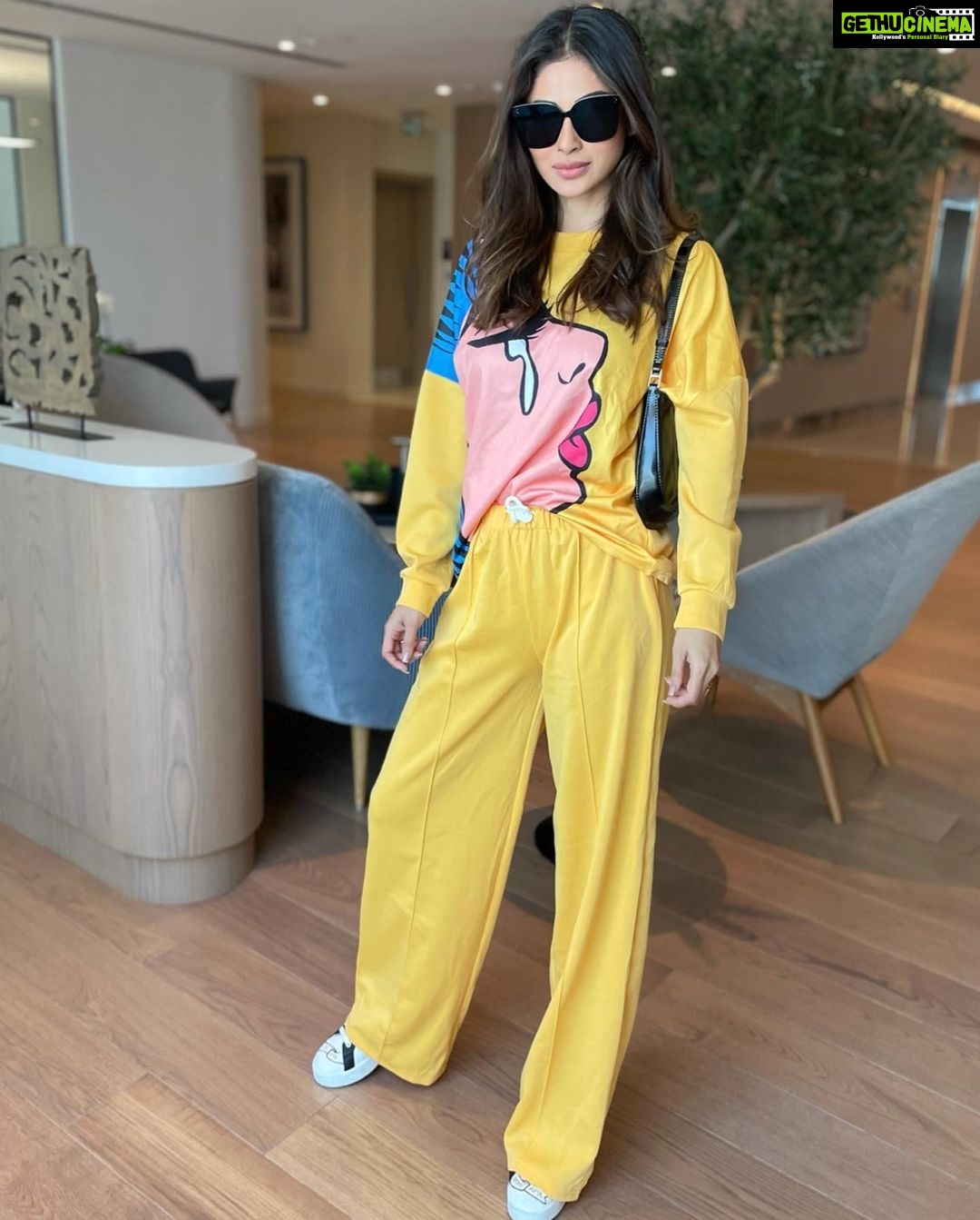 Mouni Roy Instagram - 👋 @pankhclothing X @anusoru @nidhikurda Dubai, United Arab Emiratesدبي