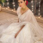 Mouni Roy Instagram - For the love of white 🕊 ________________________________________________ @idaho_o x @anusoru x @nidhikurda Hair & make up by me ☺️ 📸 @imamitkapoor