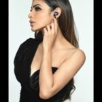 Mouni Roy Instagram – For me, it’s either the #RedmiEarbuds3Pro way or the highway!

Enjoy High-Definition Wireless Audio all thanks to ⬇️
👉QualComm®️ aptX™️ Adaptive
👉Up to 30 Hours Playback time.

India’s Biggest Party #DiwaliWithMi Sale has me grooving & shopping non-stop! 🛍

Join me, @iambobbydeol & @realhimesh as we sway to the beats of this year’s BIGGEST DIWALI SALE!
@xiaomiindia #ad