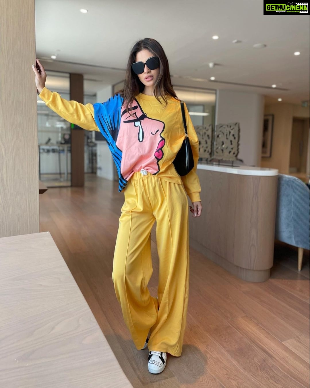 Mouni Roy Instagram - 👋 @pankhclothing X @anusoru @nidhikurda Dubai, United Arab Emiratesدبي