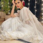 Mouni Roy Instagram - For the love of white 🕊 ________________________________________________ @idaho_o x @anusoru x @nidhikurda Hair & make up by me ☺️ 📸 @imamitkapoor