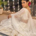 Mouni Roy Instagram - For the love of white 🕊 ________________________________________________ @idaho_o x @anusoru x @nidhikurda Hair & make up by me ☺️ 📸 @imamitkapoor