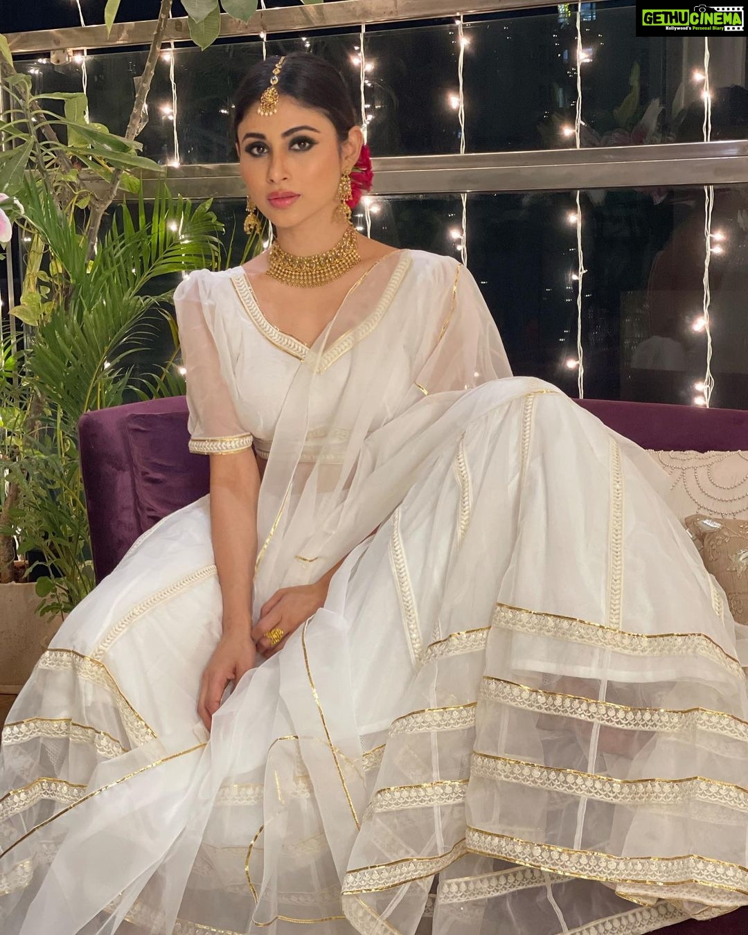 Mouni Roy Instagram - For the love of white 🕊 ________________________________________________ @idaho_o x @anusoru x @nidhikurda Hair & make up by me ☺️ 📸 @imamitkapoor