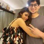 Mouni Roy Instagram - Miss you 😔😟 @mukhar_roy Happppyyyyy Bhaidooj 🔴⚫️🟡