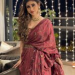 Mouni Roy Instagram - The light of love…. 💡 दीपावली 🪔 ____________________________________________________ @printsbyradhika x @rishika_devnani Jewels from my @anusoru s antiquities 🤩