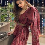 Mouni Roy Instagram - The light of love…. 💡 दीपावली 🪔 ____________________________________________________ @printsbyradhika x @rishika_devnani Jewels from my @anusoru s antiquities 🤩