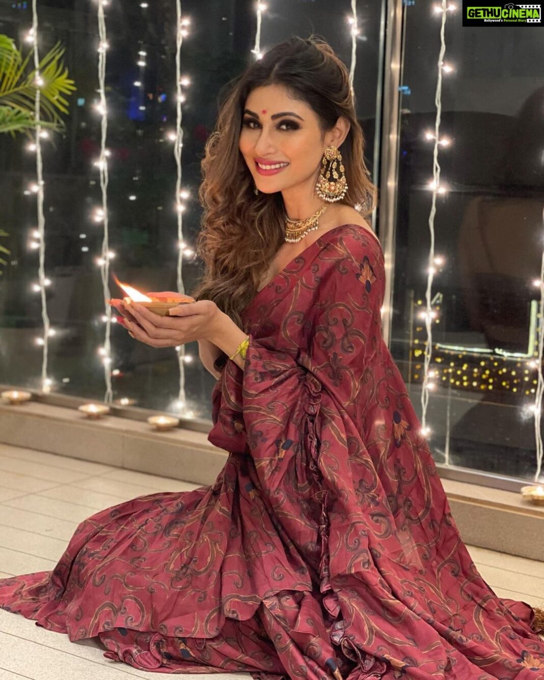 Mouni Roy Instagram - ✨🪔 शुभ दीपावली🪔✨