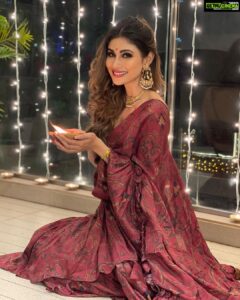 Mouni Roy Instagram - ✨🪔 शुभ दीपावली🪔✨