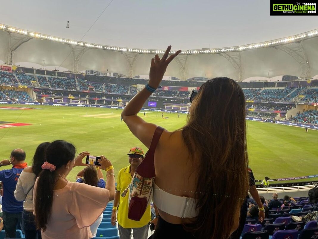 Mouni Roy Instagram - INDIA INDIAAAAAAA🇮🇳 @bookingcom truly made it easier for us to experience one of the most awaited and cherished cricket matches first-hand. Super excited to watch India’s first match at the ICC Men’s T20 World Cup! @t20worldcup Dubai International Cricket Stadium