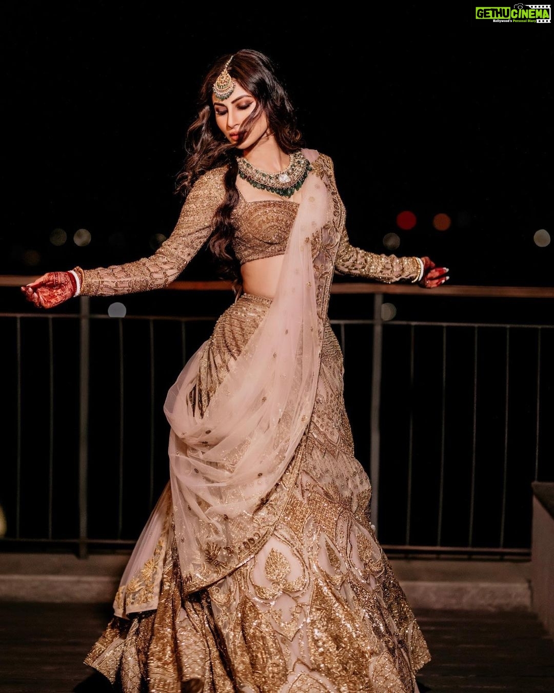 Mouni Roy Instagram - Stars & my loon moon ✨ संगीत #favsoirée • • • My stunning lehenga by @falgunishanepeacockindia thank you ♥️ Jewellery my fav 🤩 @golecha_jewels Style by my @rishika_devnani Hair @chettiarqueensly Make up @mukeshpatilmakeup Wedding planners : @neferrtitiweddings Decor & styling : @neferrtitiweddings Hospitality partner : @hiltongoaresort Filmography: @theweddingjournalsofindia Photography team : @priyamparikhpictures Hospitality management: @Bgc.event Technical partner : @resonateproblr DJ: @dj_sharath Stationary partner : @puneet_gupta_invitations Unforgettable memories created by @reemasang @studioneelabh After party @thehimanisingh