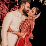 Mouni Roy Instagram - सखा सप्तपदा भव । सखायौ सप्तपदा बभूव । सख्यं ते गमेयम् । सख्यात् ते मायोषम् । सख्यान्मे मयोष्ठाः । • • • @anmoljewellers @rishika_devnani Wedding planners : @neferrtitiweddings Decor & styling : @neferrtitiweddings Hospitality partner : @hiltongoaresort Videography team : @theweddingjournalsofindia Photography team : @priyamparikhpictures Hospitality management: @Bgc.event Hilton Goa Resort