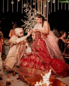 Mouni Roy Instagram - सखा सप्तपदा भव ।
सखायौ सप्तपदा बभूव ।
सख्यं ते गमेयम् । 
सख्यात् ते मायोषम् । 
सख्यान्मे मयोष्ठाः ।
•
•
•

@anmoljewellers 
@rishika_devnani 

Wedding planners : @neferrtitiweddings
Decor & styling : @neferrtitiweddings
Hospitality partner : @hiltongoaresort 
Videography team : @theweddingjournalsofindia 
Photography team : @priyamparikhpictures
Hospitality management: @Bgc.event