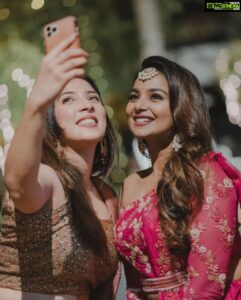 Mrudula Murali Instagram - This photo of mine was clicked by the one in the second pic, while we were chilling like in the 3rd pic, just before getting to know the wedding was to be planned in 2 weeks and tadaa you see how we pulled it off!!! 
Btw.. happy birthday PJ… @pjmartha 🤪🤣 I love you korech.. valareee korech..😈

#friendslikefamily #friendslikesisters #pool #birthday #happybirthday