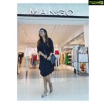 Mrudula Murali Instagram - Breaking news for all the fashionistas in Kerala! We now have the city's first @mango store at @lulu_mall The smile you see on my face is after all the shopping! Such beautiful collections!! The store follows all the covid protocols and it was a safe experience! Also, ITS FLAT 20% OFF and I would say it’s the best time to get most out of the latest collections. 😉 CONTEST ALERT : You could win exciting vouchers just by sharing your selfie from Mango Lulu Mall! All you have to do is:  1. Tap the link given on my bio And follow the guidelines 2. Click a selfie in your favourite Mango outfit at the store 3. Post on IG with the hashtags #MangoLovesCochin #MyMangoMood #paidpartnership with @mango #ad @mango @lulu_mall #MangoLovesKerala #MyMangoMood #MangoLovesCochin Photo clicked by @pjmartha