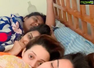 Mrudula Murali Instagram - During an afternoon nap time… @sayanoraphilip adhenthaado kaatinu ikkili koottiyaalu?? @ramyanambessan adhe pullani kaattile kaatu ikkili kootttum!!! @shafna.nizam pinnem shoot il aayirunnu!!! We missed you!