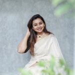 Mrudula Murali Instagram - Waiting for the Onam-weekend be like😉 Photographed by @ajithmurukesh #chingam #chingam1 #onam #sareelove #saree At @pureallure.in wearing @pureallure.in ♥️