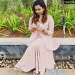 Mrudula Murali Instagram - 💕’coz @pjmartha tried her candid photography on me• Outfit : @thaiyalpura Jewellery : @pureallure.in