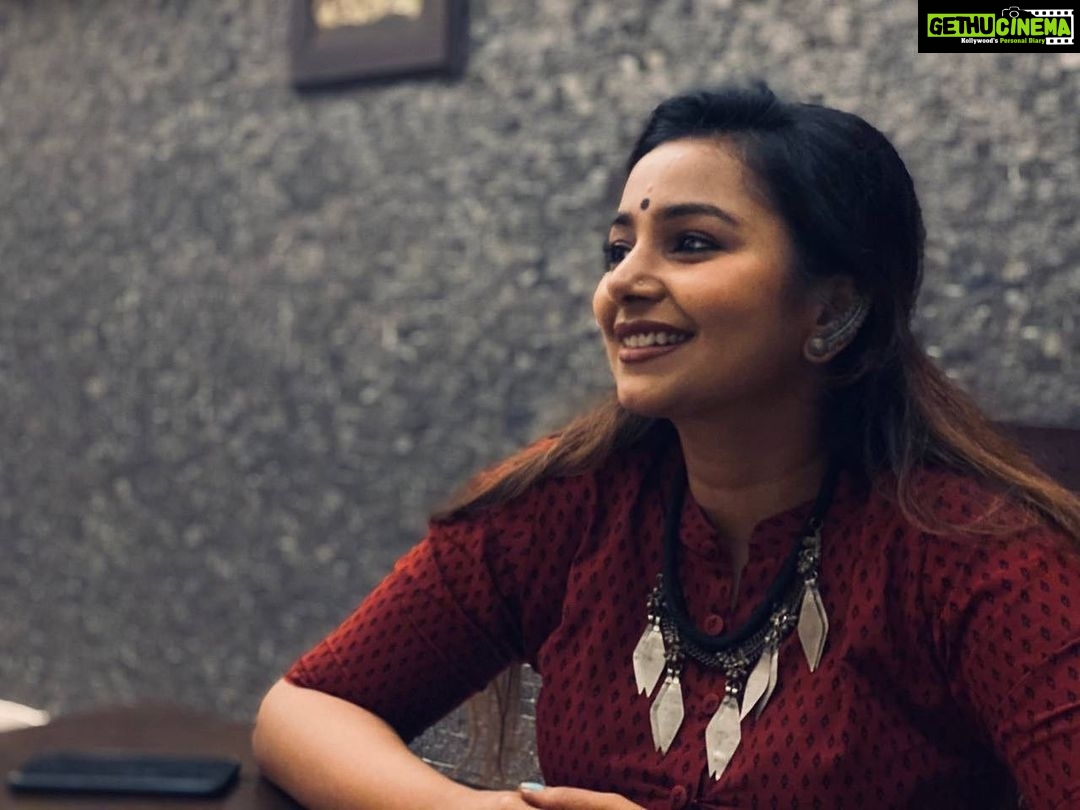 Mrudula Murali Instagram - PC : @nitin__vijay , who denies my constant pestering to click my photos but clicks in disguise when least expected and sends me candid ones from just across the room.