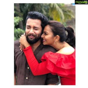Mrudula Murali Instagram - One year to 29.10.2020•
For the two who never promised to sacrifice self happiness and adjust beyond capability, one year of legalising the relationship through marriage seems like an okay deed. 😜

Let’s just see if there are many more years to come!😋

Happy Anniversary N.
@nitin__vijay
