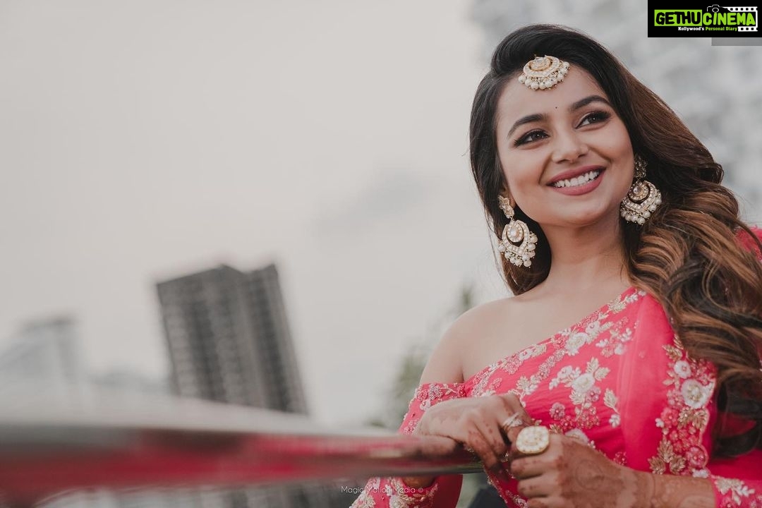 Mrudula Murali Instagram - 💕 . . Having given just 4 days to customise this, I know I put you in real keyed up situation @thunnal But just look at how beautifully you curated this pretty lehenga for me, I love! 💕 Thankyou for being the best as always! Outfit: @thunnal MUA: @sajithandsujith Jewellery: @pureallure.in Styled by @styledbyammu Mehendi: @shabnam_mehendi_kochi Photography: @magicmotionmedia