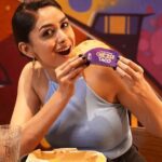 Mrunal Thakur Instagram - Love to express myself with the cheesiest taco in town! 🌮🌮 Cheese pull gesture of 'The Ultimate Cheese Taco' is definitely a quirky and indulgent way to showcase your confidence. #TacoBellIndia #LiveForTheCheese #Collab