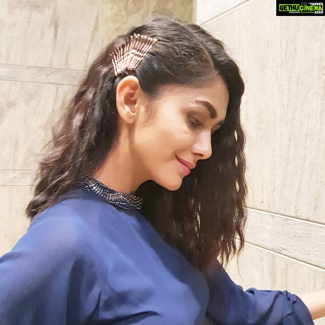 Mrunal Thakur Instagram - Hair and makeup by @missblender Styled by @nupur_p @nupurapadhye @dressbuster Outfit courtesy @stylebyand PR@elevatepromotions
