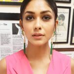 Mrunal Thakur Instagram - Hair and makeup @missblender Styled by @aakansha_kapoor @srstore09 @shillpapuriidesignerjewellery