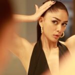 Mrunal Thakur Instagram - The end of the year definitely calls for a celebration and I am all glam ready with @phindiaofficial. Explore the magnificent sensorial experience of pH and dive into the world of luxury hair routine. pH products are enriched with floral extracts and natural oils which makes my hair game effortless throughout the year. #experiencepH #purehair #luxuryhairroutine #pH #pHIndia