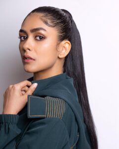 Mrunal Thakur Instagram - 🔥&🧊 Jumpsuit @esseclothing Shoes @paioshoes Styling @tanghavri and @nidhijeswani Make up : @missblender Hair : @nidhichang @bbluntindia Photos: @thetiltedlens Managed by @aashianahluwalia