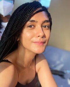 Mrunal Thakur Instagram - Hairgicians People who create magic for clients without a wand 🔥🪄 Thank you team @dreadley_dreadlocksbyashley and team Bucket list 🦋✨ Live in New York City Go Skiing ⛷ Adopt a cat 🐈 ✅ Take a pottery class Bake a cake 🎂 ✅ Own a sunflower 🌻 field Micro box braid ✅💃 YAY! Swim in the ocean , etc etc .... #microbraidinghair #hairbraiding #hairtransformation #hair #love #hairgicians #bucketlist #newyork #instagood #appreciationpost #hairstyle #instalove