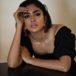 Mrunal Thakur Instagram - 👀