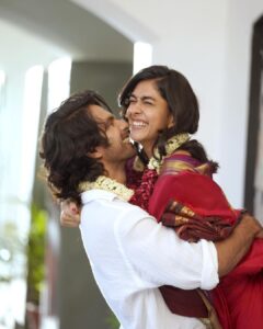 Mrunal Thakur Instagram - He chose me over samosa! 🤪 Thank you for all your love, keep it coming!❤️💖 #MaiyyaMainu, #Jersey in theatres 31st December 2021!! #VidhyaArjun