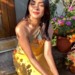 Mrunal Thakur Instagram – 🌻🌻🌻

@ri_ritukumar
#RiRituKumarSS20 #RiRituKumar #TheNewVintage