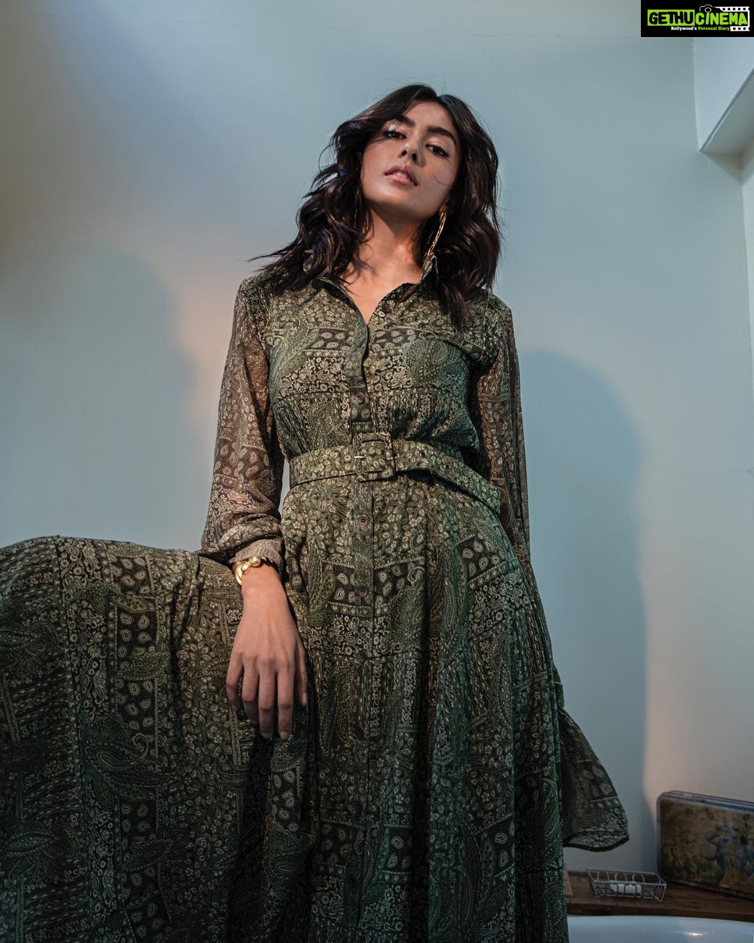 Mrunal Thakur Instagram - Bloom in grace 🌿