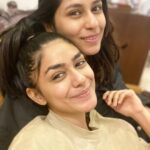 Mrunal Thakur Instagram - G.O.O.D M.O.R.N.I.N.G 🌞 #sisterlove