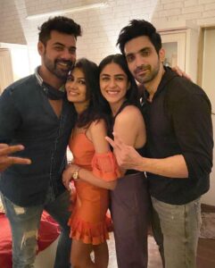 Mrunal Thakur Instagram - Forever 💕 Happy birthday AJ❤️💕✨ You guys are ❤️ #theOG’s #rabul #abhigya #kkb