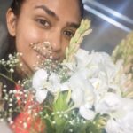 Mrunal Thakur Instagram - I just got some Flowers for me 🧚🏼💐 #Mondaylove